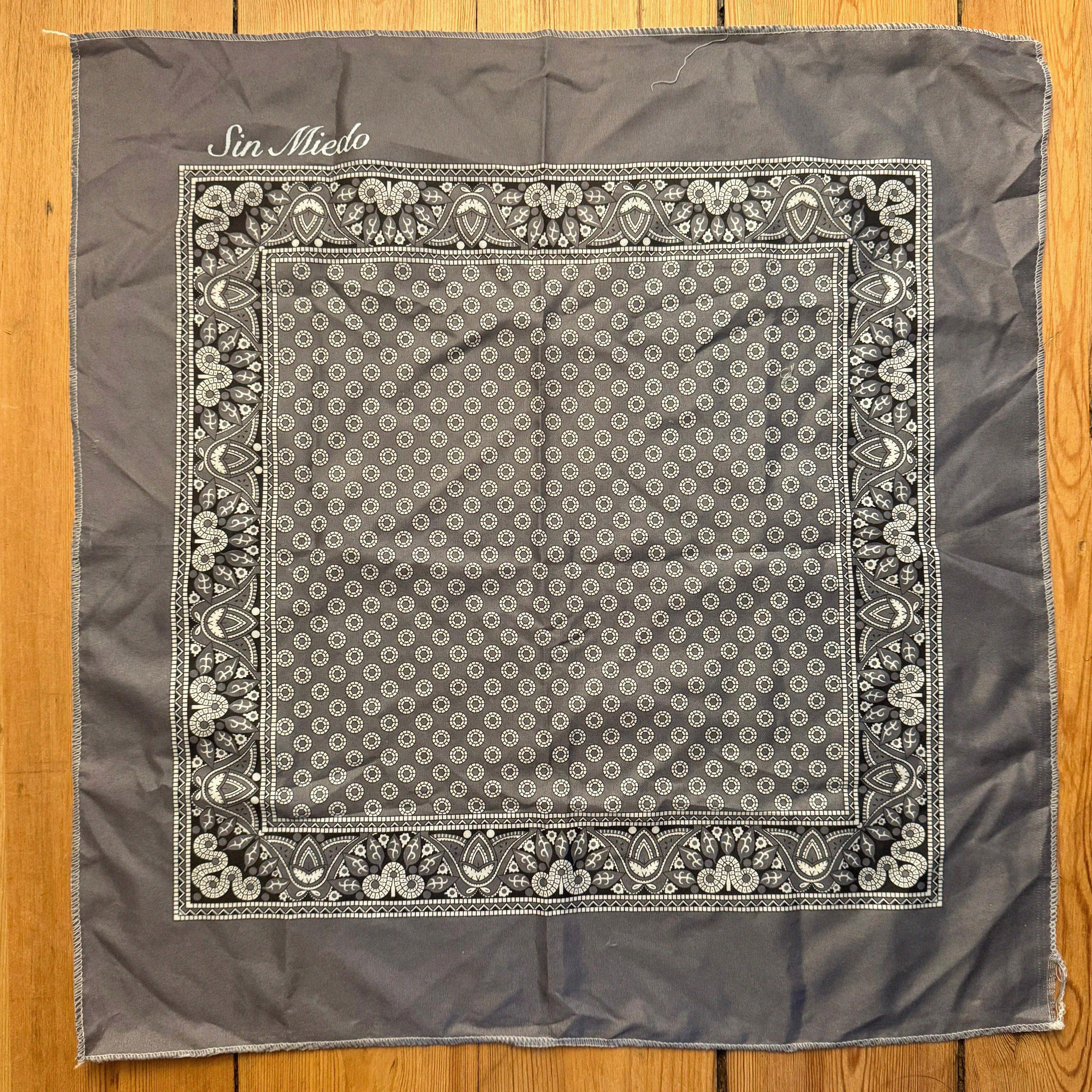 SIN MIEDO Bandana (Silver Grey)